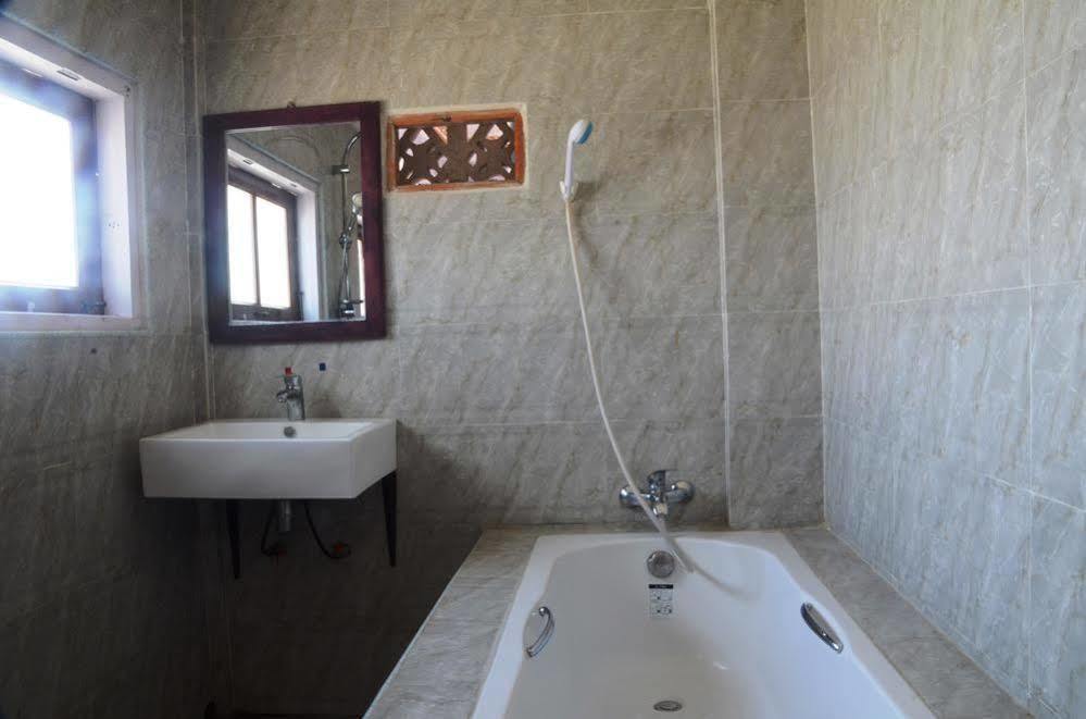 Golden Lotus Inle Hotel Nyaung Shwe Eksteriør billede